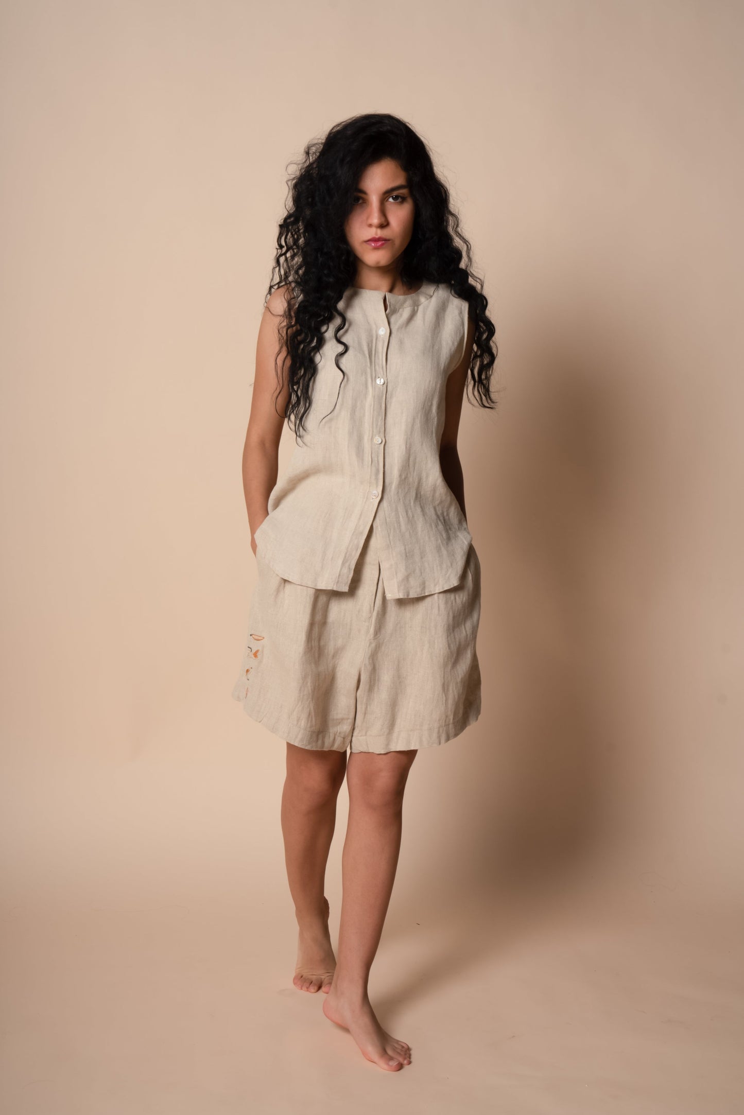 Hathor Embroidered Linen Shirt - Hiéroglyphes Quotidiens